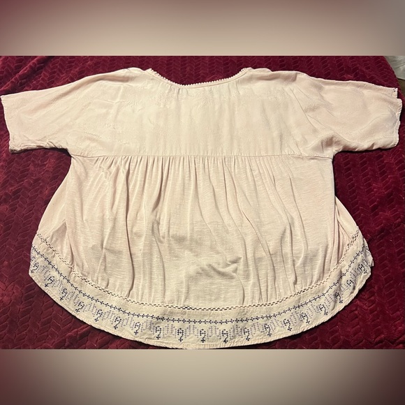 Knox Rose Embroidered Hi-Lo Peasant Blouse - Picture 4 of 7